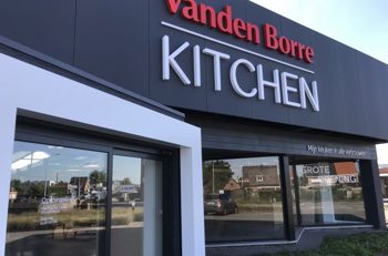 vandenborre kitchen maldegem opening.jpg