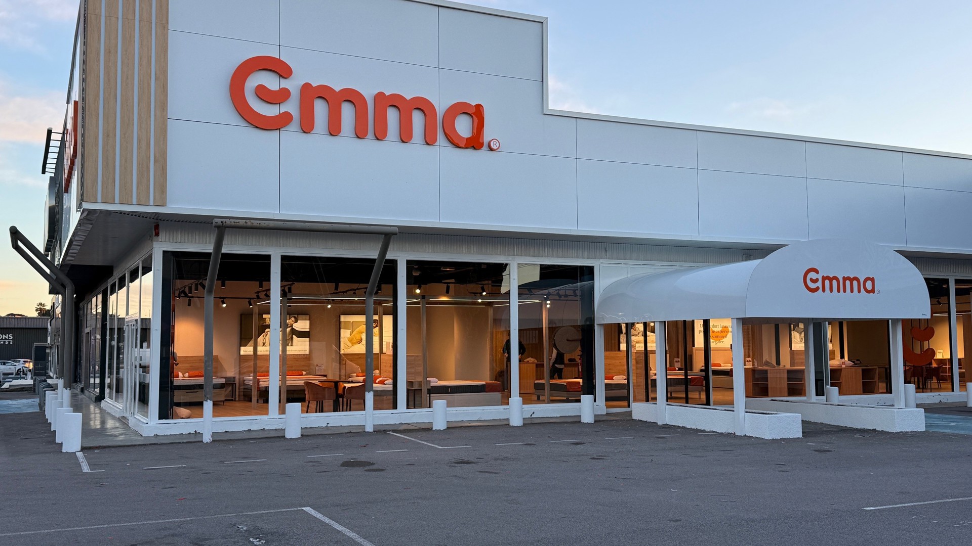 False ?  : Emma Store 2026 1