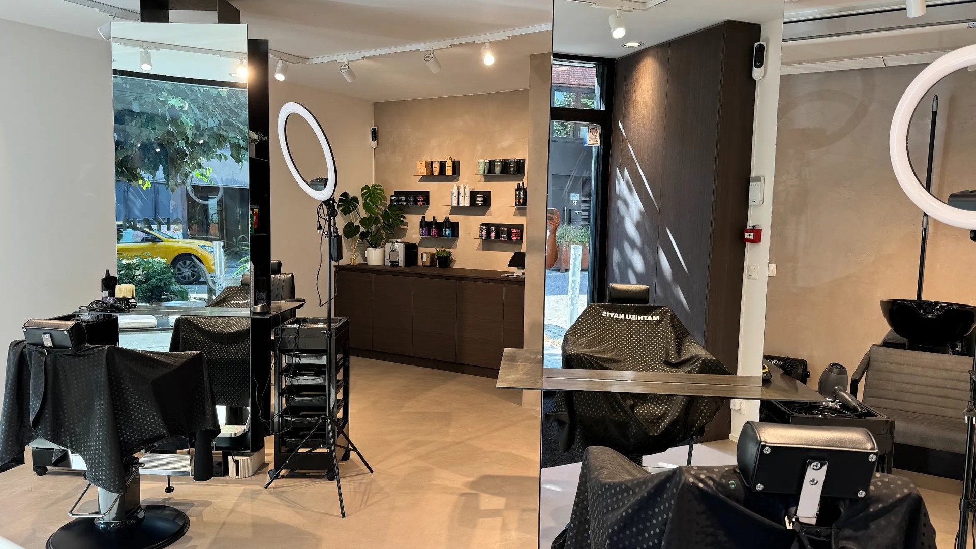 False ?  : Photo Mathieu Nayis Intérieur