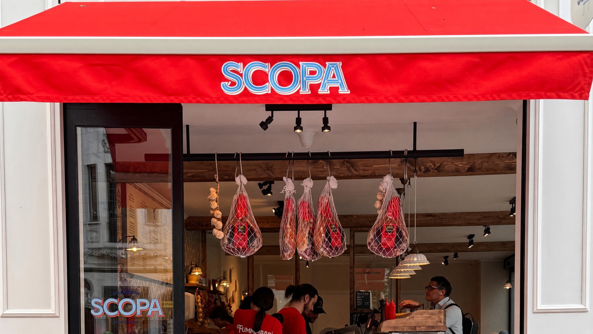 False ?  : Scopa Photo 1
