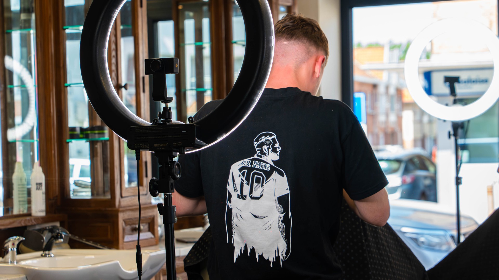 False ?  : Photo Mathieu Nayis Coiffeur2