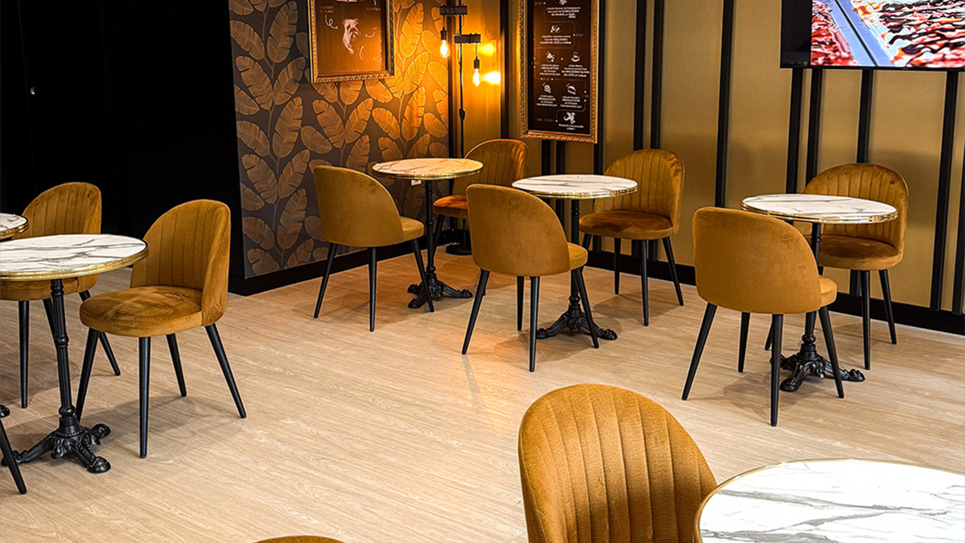 False ?  : Moustache Photo 6