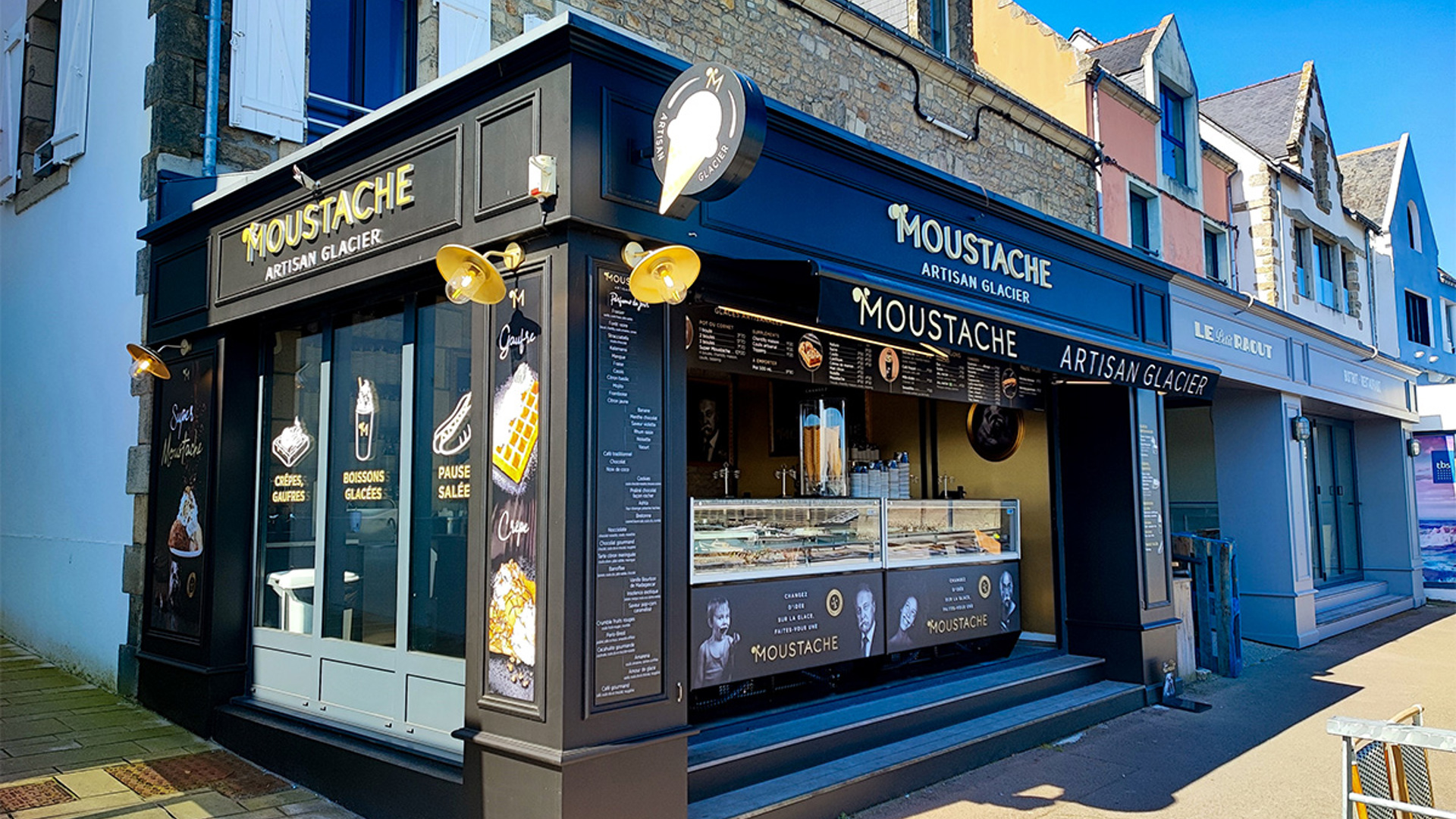 False ?  : Moustache Photo 2