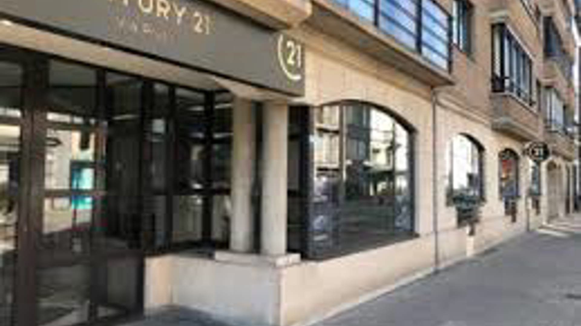 False ?  : Century 21 4