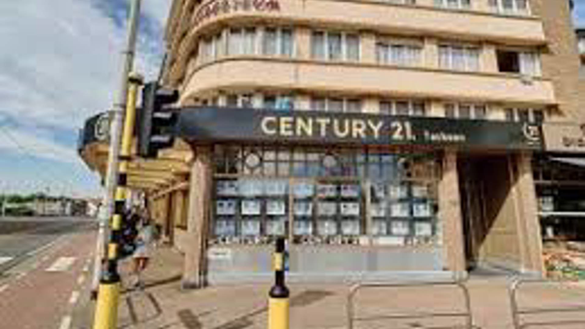 False ?  : Century 21 5