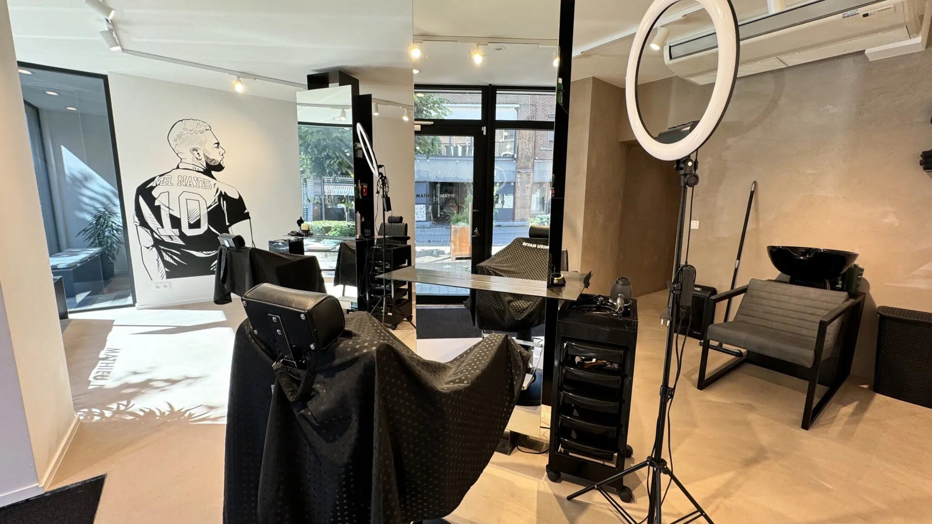 False ?  : Photo Mathieu Nayis Intérieur2