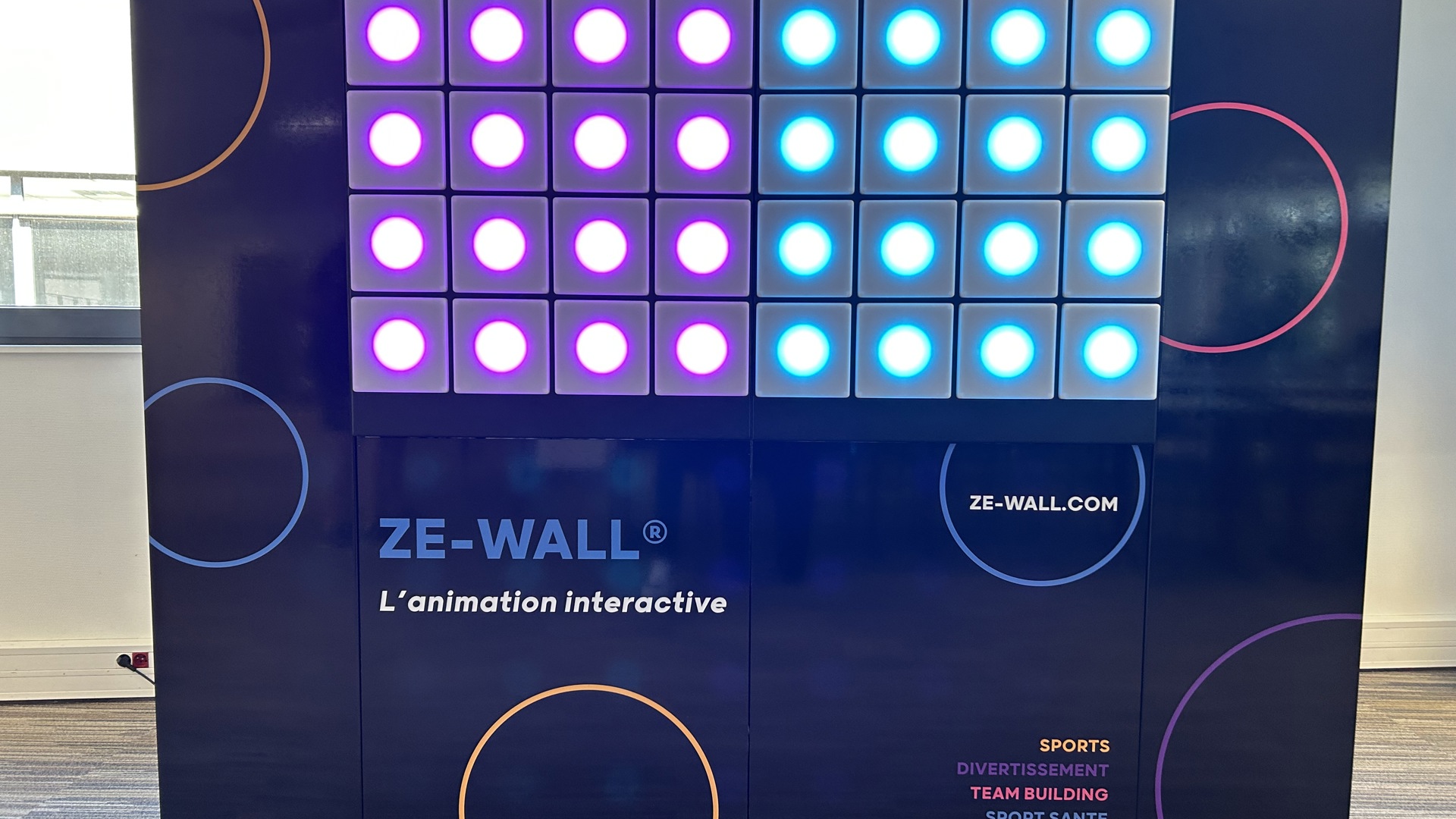 False ?  : Ze Wall Photo 1