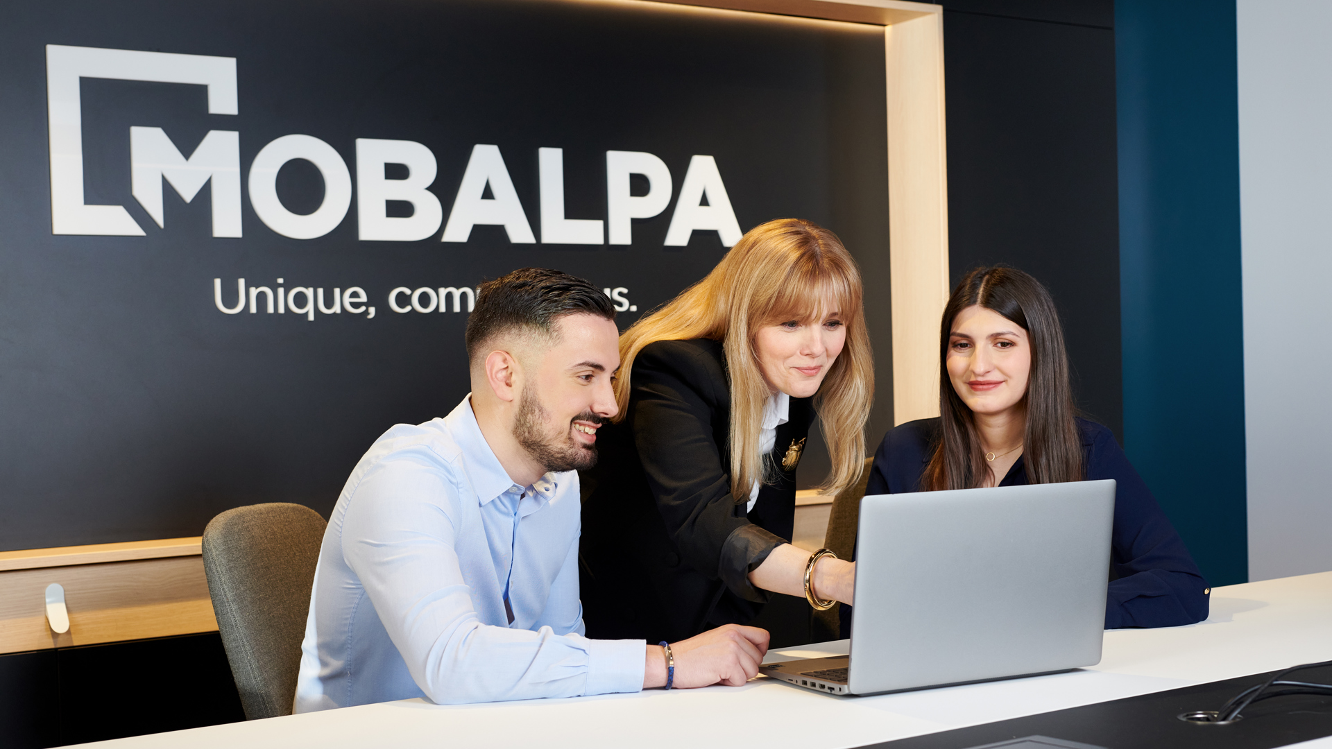 False ?  : Mobalpa Photo 2025 4